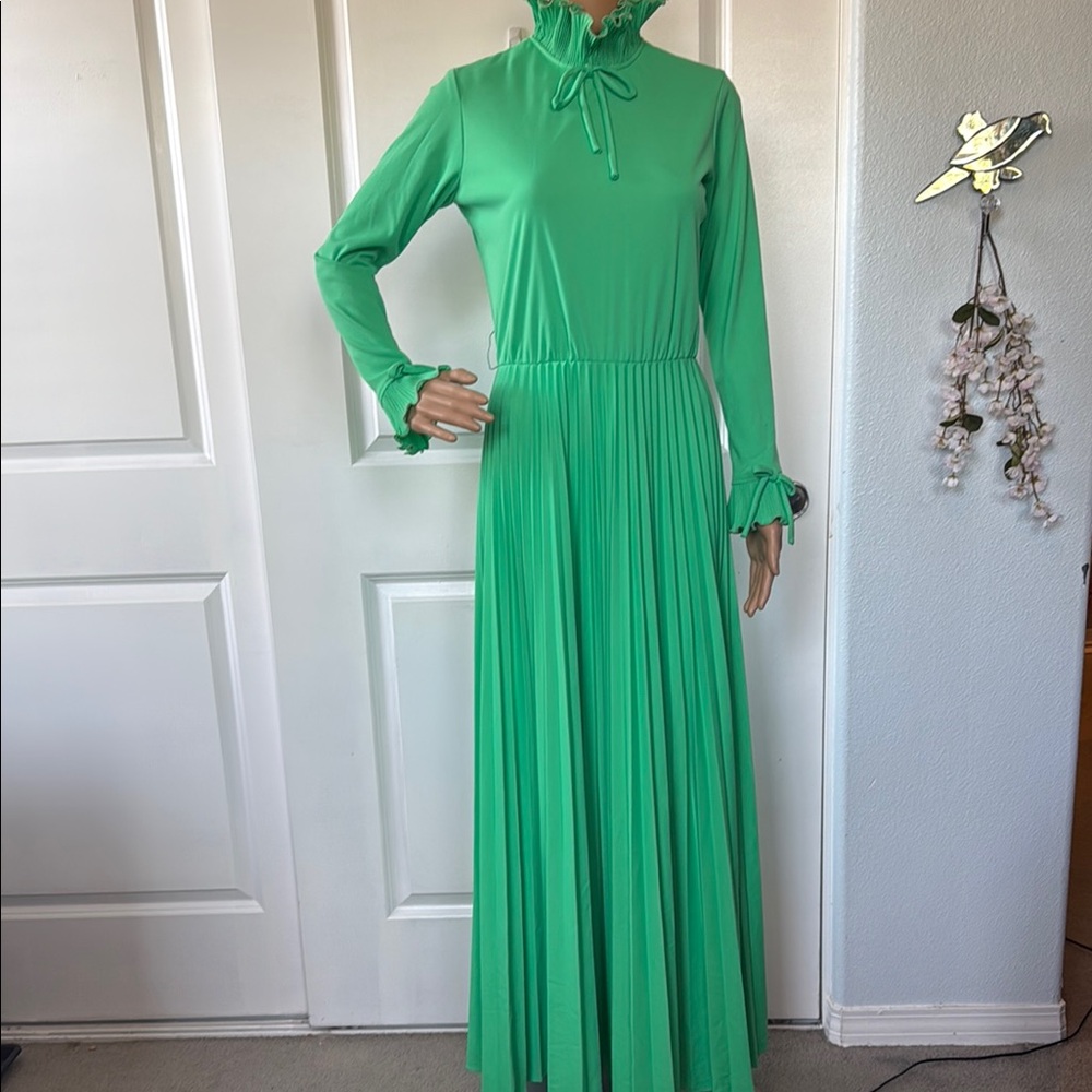 Vintage 70s vibrant green pleated maxi dress S